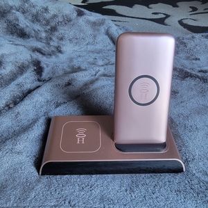 HALO Wireless charging dock with Powerbank